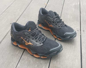 Mizuno Prophecy løbesko med spacey design og god stil